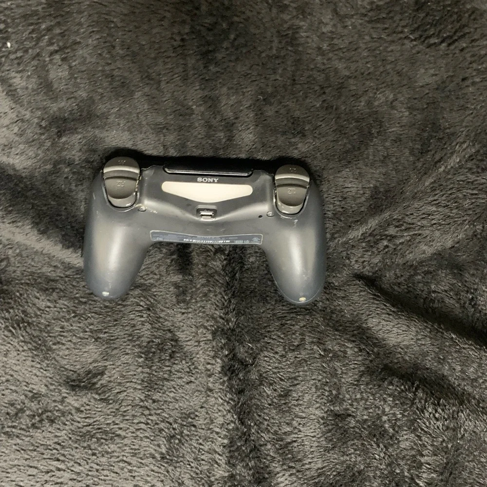 PS4 Controller - Picture 2 of 3